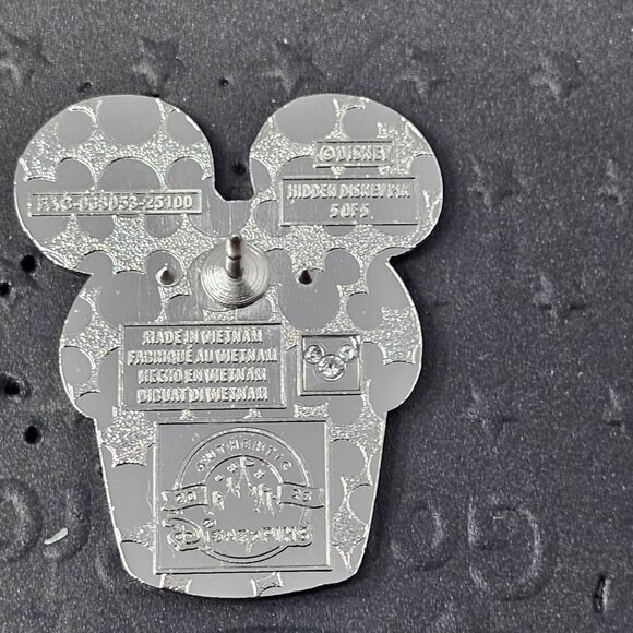 NEW! 2025 Wave B Disneyland Hidden Mickey Minnie Mouse Cupcake Pin - Picture 2 of 2